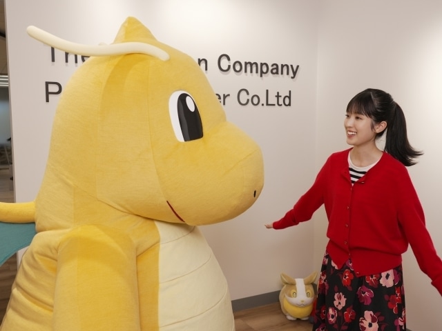 Pokémon Day2025 記念アニメーション『カイリューとゆうびんやさん』公開！　ハナ役・福本莉子さんとカイリューの2ショット写真が到着-5