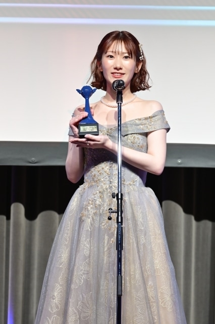 「第十九回 声優アワード」主演声優賞：岡咲美保さんコメント｜「夢の力を否定せずに輝かせてくれる、そんな力がこの業界にはある」の画像-1