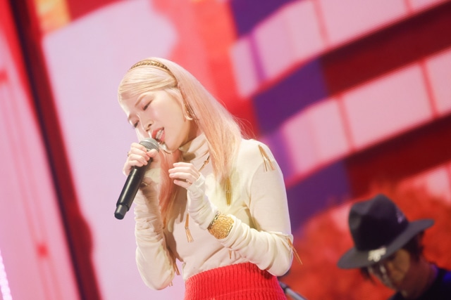 「星座になれたら」での“ボトルネック奏法”の再現も! 『ぼっち・ざ・ろっく!』結束バンド TOUR “We will B”ライブレポート|キャスト4人による演奏、そして“さらなるサプライズ”に会場が揺れる-8