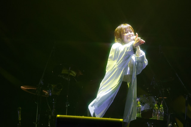 「星座になれたら」での“ボトルネック奏法”の再現も! 『ぼっち・ざ・ろっく!』結束バンド TOUR “We will B”ライブレポート|キャスト4人による演奏、そして“さらなるサプライズ”に会場が揺れる-11