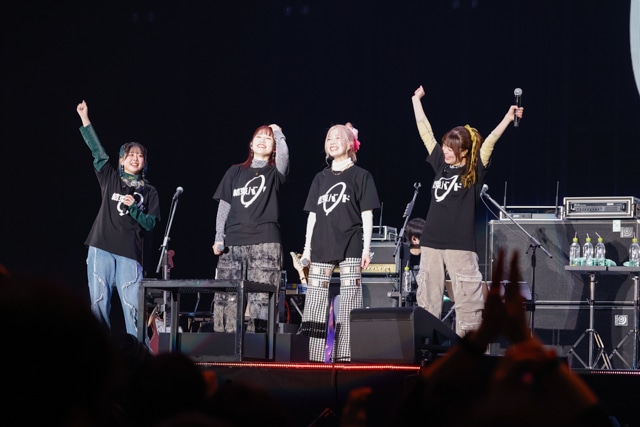 「星座になれたら」での“ボトルネック奏法”の再現も! 『ぼっち・ざ・ろっく!』結束バンド TOUR “We will B”ライブレポート|キャスト4人による演奏、そして“さらなるサプライズ”に会場が揺れる-17