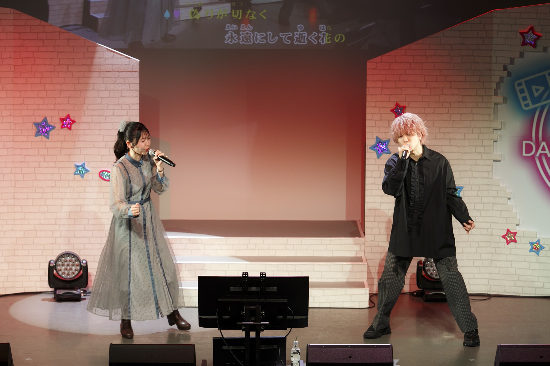 人気声優とDAM★ともユーザーがステージで熱唱！　アニカラ30曲の歌唱に、夢の声優コラボや生朗読まで盛りだくさんの『DAM★とも×DAMアニメ部　DAMアニカラFes!!2025』レポート-17