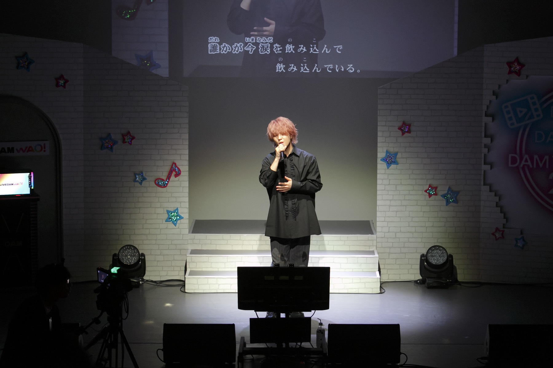人気声優とDAM★ともユーザーがステージで熱唱！　アニカラ30曲の歌唱に、夢の声優コラボや生朗読まで盛りだくさんの『DAM★とも×DAMアニメ部　DAMアニカラFes!!2025』レポート-14