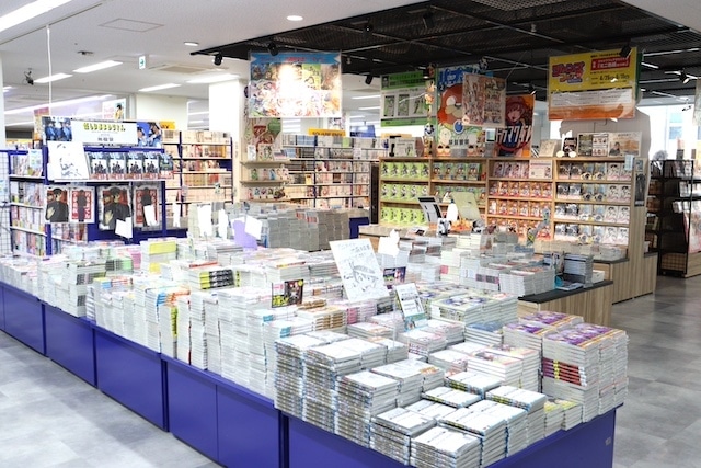 フェア「名探偵コナン SPRING フェア」が開催中！　コミックス『怪しいおまわりさん(1)』が発売！　ほか［今日のアニメイト池袋本店］-17