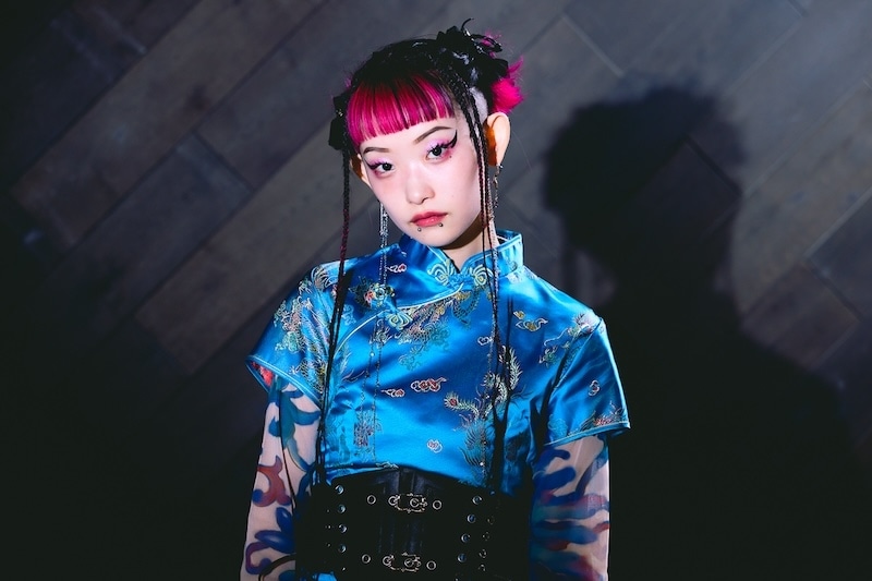 「求めている人たちの場所に行き続けたい」水曜日のカンパネラ・詩羽さん×ケンモチヒデフミさんインタビュー｜TVアニメ『九龍ジェネリックロマンス』主題歌「サマータイムゴースト」に込める「うら寂しさ」と「2024年の夏の暑さ」-4