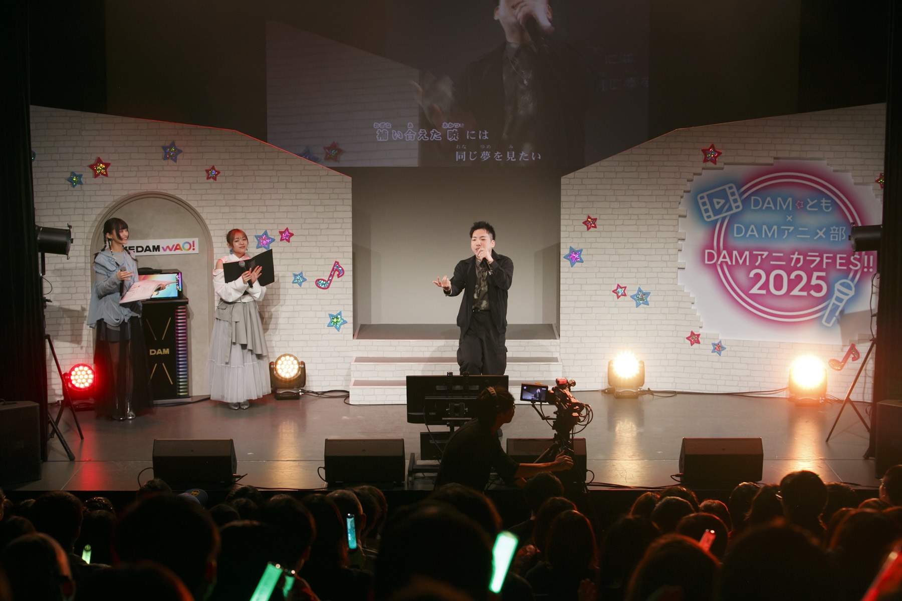 人気声優とDAM★ともユーザーがステージで熱唱！　アニカラ30曲の歌唱に、夢の声優コラボや生朗読まで盛りだくさんの『DAM★とも×DAMアニメ部　DAMアニカラFes!!2025』レポート-5