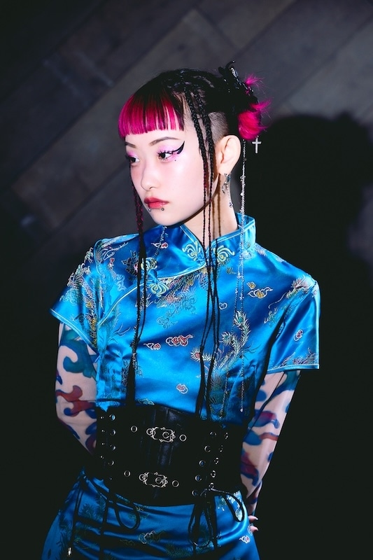 「求めている人たちの場所に行き続けたい」水曜日のカンパネラ・詩羽さん×ケンモチヒデフミさんインタビュー｜TVアニメ『九龍ジェネリックロマンス』主題歌「サマータイムゴースト」に込める「うら寂しさ」と「2024年の夏の暑さ」-3