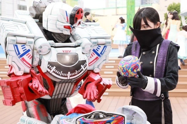 『ブンブンジャー』と『キングオージャー』の共演は“一つの奇跡”――Vシネクスト『爆上戦隊ブンブンジャーVSキングオージャー』ブンレッド／範道大也役・井内悠陽さん×クワガタオージャー／ギラ・ハスティー役・酒井大成さんインタビュー-5