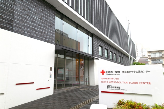 アニメが救う”尊い“いのち──そもそも血液センターってどんな組織？献血とアニメのコラボ、コミケの献血バスなど……献血に関する気になることを東京都赤十字血液センターに聞いてみた【6月14日は世界献血者デー】