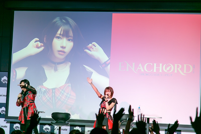 「えなこの〇〇ラジオ」テーマソングCD『ENACHORD（えなこーど）』リリースイベントレポート｜えなこさん＆青木佑磨さんが届けた“みんなで作る”生ライブ。トーク、ライブに加え撮影会と「えなラジ」ならではのイベントに-1