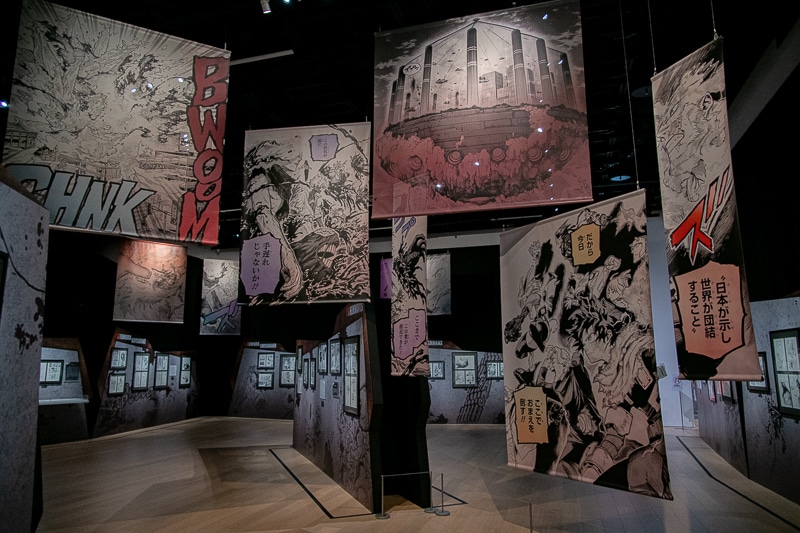約10年間の歴史が詰まった『僕のヒーローアカデミア』原画展レポート｜堀越耕平先生による大迫力の直筆原稿＆イラストが多数展示！　等身大“黒デク”フィギュアやフォトスポットも必見-10
