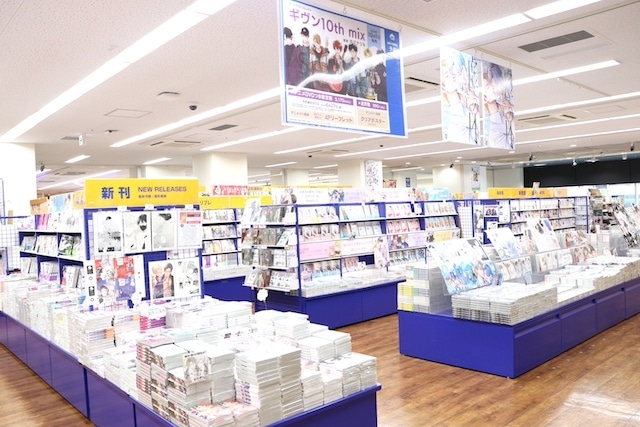 Blu-ray「宮野真守/MAMORU MIYANO LIVE TOUR 2024-2025 ～DRESSING!～」が発売！　「『多聞くん今どっち！？』オンリーショップ」が開催中！　ほか［今日のアニメイト池袋本店］-26