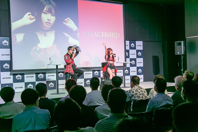 「えなこの〇〇ラジオ」テーマソングCD『ENACHORD（えなこーど）』リリースイベントレポート｜えなこさん＆青木佑磨さんが届けた“みんなで作る”生ライブ。トーク、ライブに加え撮影会と「えなラジ」ならではのイベントに-4