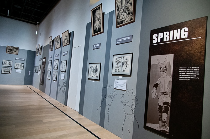 約10年間の歴史が詰まった『僕のヒーローアカデミア』原画展レポート｜堀越耕平先生による大迫力の直筆原稿＆イラストが多数展示！　等身大“黒デク”フィギュアやフォトスポットも必見-3