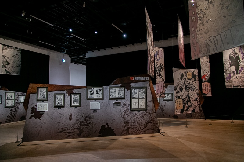 約10年間の歴史が詰まった『僕のヒーローアカデミア』原画展レポート｜堀越耕平先生による大迫力の直筆原稿＆イラストが多数展示！　等身大“黒デク”フィギュアやフォトスポットも必見-11