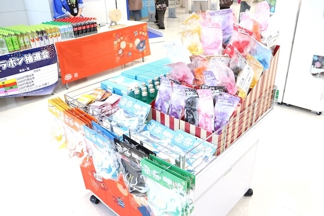 オンリーショップ「TVアニメ「SAKAMOTO DAYS」フォーマルスタイルフェア in アニメイト 特設スペース」が開催中！　コミックス『その着せ替え人形は恋をする(15)』が発売！　ほか［今日のアニメイト池袋本店］-23