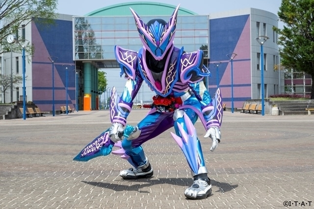 映画『仮面ライダーガヴ　お菓子の家の侵略者』知念英和さん×日野友輔さん×宮部のぞみさん×庄司浩平さんインタビュー｜“辛い過去”を乗り越えていく仮面ライダーたち。このメンバーで『仮面ライダーガヴ』という作品を作ることができてよかった-13