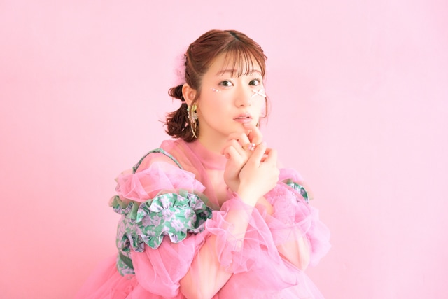 岡咲美保、ハートを揺さぶる歌とチャレンジが満載のミニアルバム『SHAKING』に込めたこだわり、3rdライブに向けての意気込みを語る！-3