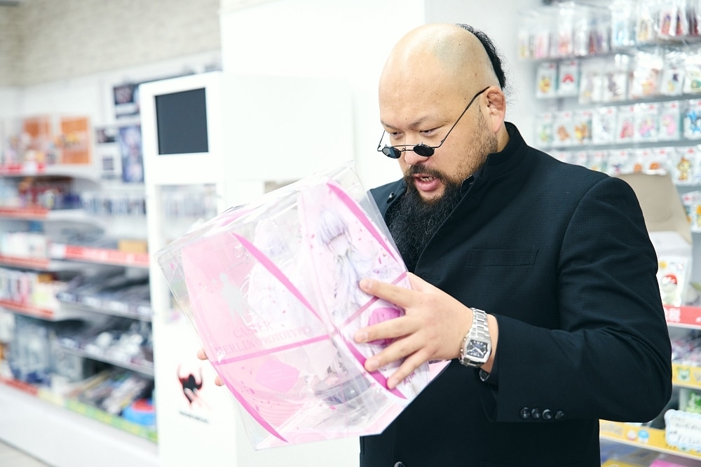 新日本プロレス所属プロレスラーのグレート-O-カーン様がアニメイトに襲来！ 欲しいものは妥協しない、“オタクの矜持”を胸に王者は何を買う!?【店舗貸切！お小遣いアニメイト】-14