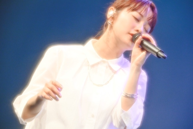楠木ともりさんが東名阪Zeppツアーを完走！　「TOMORI KUSUNOKI Zepp TOUR 2025 “Whose fault is it?”」ツアーファイナル公演の公式レポートが到着-2