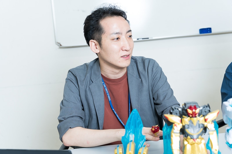 『ナンバーワン戦隊ゴジュウジャー』おもちゃ開発の裏側！「ワイルドゴジュウウルフ」誕生秘話。ロボとなりきりを合わせた「DXテガソード」の挑戦〜バンダイおもちゃ担当×東映・松浦大悟さんスペシャル対談〜-7