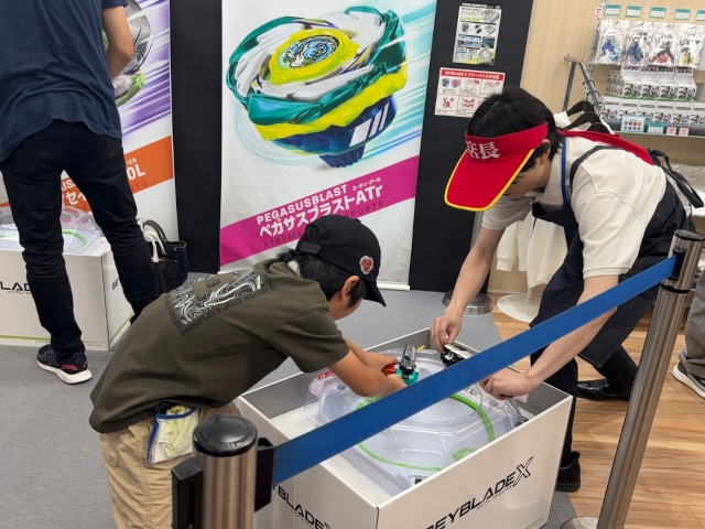 アニメイトでベイブレードを楽しもう!!　現在開催中の『BEYBLADE X』ポップアップショップより、会場内やスタッフバトルの様子をお届け！-5