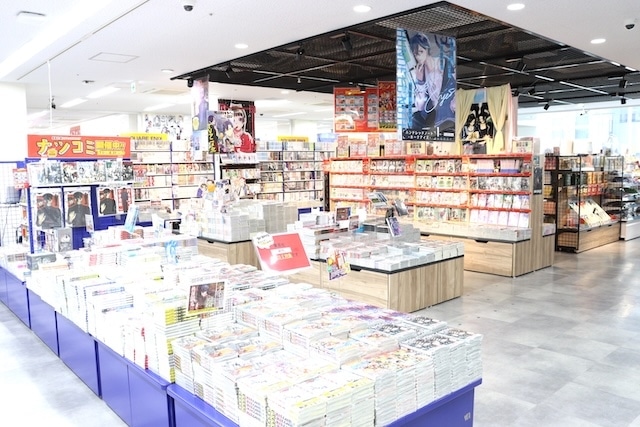 フェア「「初音ミク 2025 SUMMER」フェア」が開催中！　コミックス『黄泉のツガイ(10)』が発売！　ほか［今日のアニメイト池袋本店］-12