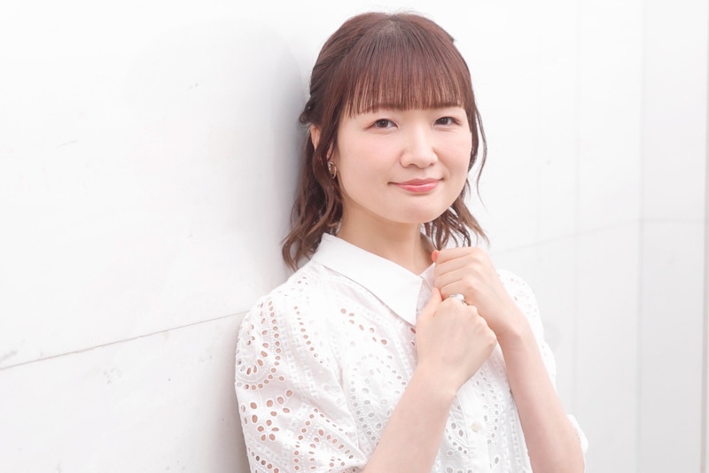 夏アニメ『サイレント・ウィッチ 沈黙の魔女の隠しごと』会沢紗弥さん×種﨑敦美さんが語るキャラとのシンクロと収録現場の温度感|物語が進むにつれて少しずつ他人と話せるようになって心持ちが変わっていく、そんなモニカとリンクしていったところがあるのかなって思っています-6