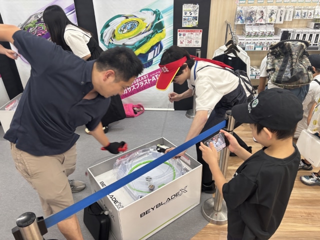アニメイトでベイブレードを楽しもう!!　現在開催中の『BEYBLADE X』ポップアップショップより、会場内やスタッフバトルの様子をお届け！-6