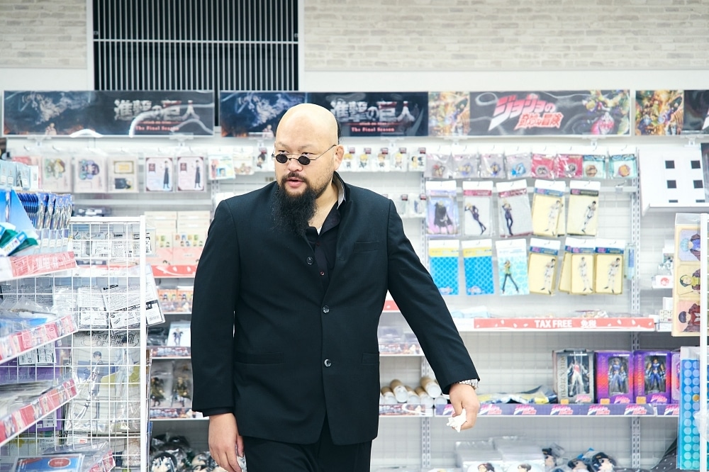 新日本プロレス所属プロレスラーのグレート-O-カーン様がアニメイトに襲来！ 欲しいものは妥協しない、“オタクの矜持”を胸に王者は何を買う!?【店舗貸切！お小遣いアニメイト】-11