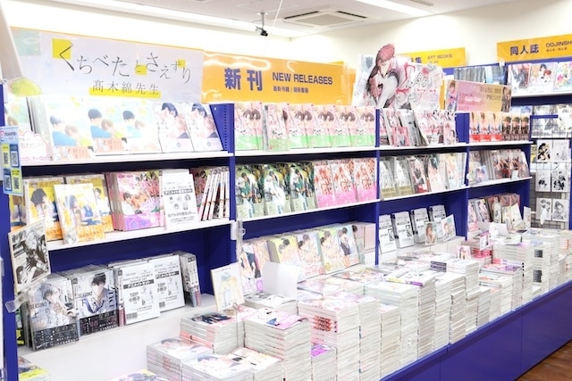 展示「TVアニメ「光が死んだ夏」パネル展 in アニメイト」が開催中！　コミックス『舌先から恋(3)』が発売！　ほか［今日のアニメイト池袋本店］-10