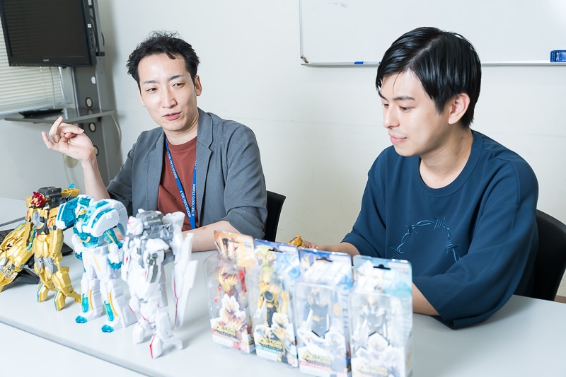『ナンバーワン戦隊ゴジュウジャー』おもちゃ開発の裏側！「ワイルドゴジュウウルフ」誕生秘話。ロボとなりきりを合わせた「DXテガソード」の挑戦〜バンダイおもちゃ担当×東映・松浦大悟さんスペシャル対談〜-4