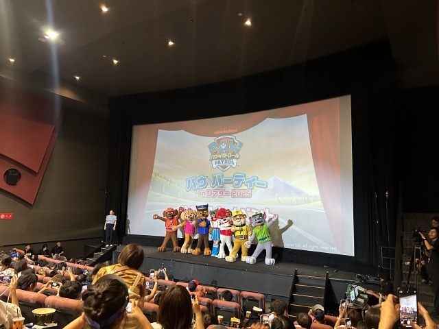 『パウ・パトロール パウ・パーティー in シアター 2025』公開記念舞台挨拶の公式レポートが到着! 『パウ・パトロール』のキャラクター&ゆきお姉さん(冨田有紀さん)が登壇-1