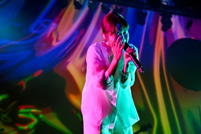 楠木ともりさんが東名阪Zeppツアーを完走！　「TOMORI KUSUNOKI Zepp TOUR 2025 “Whose fault is it?”」ツアーファイナル公演の公式レポートが到着-5
