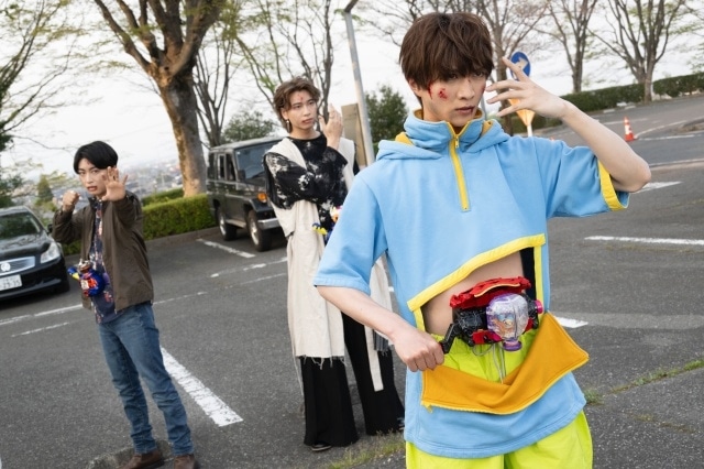 映画『仮面ライダーガヴ　お菓子の家の侵略者』知念英和さん×日野友輔さん×宮部のぞみさん×庄司浩平さんインタビュー｜“辛い過去”を乗り越えていく仮面ライダーたち。このメンバーで『仮面ライダーガヴ』という作品を作ることができてよかった-17