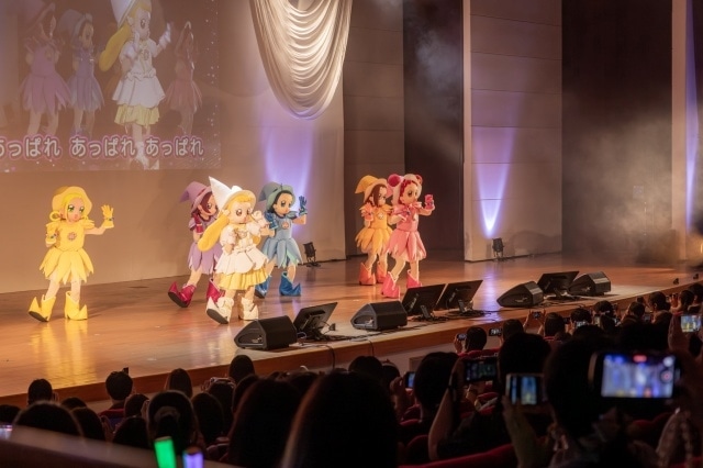 「おジャ魔女どれみ　サマーパーティー♫2025」公式レポートが到着！　千葉千恵巳さんらMAHO堂キャストが大集結｜チケット購入者向けに新作映像「ゆる旅篇」を先行公開-8