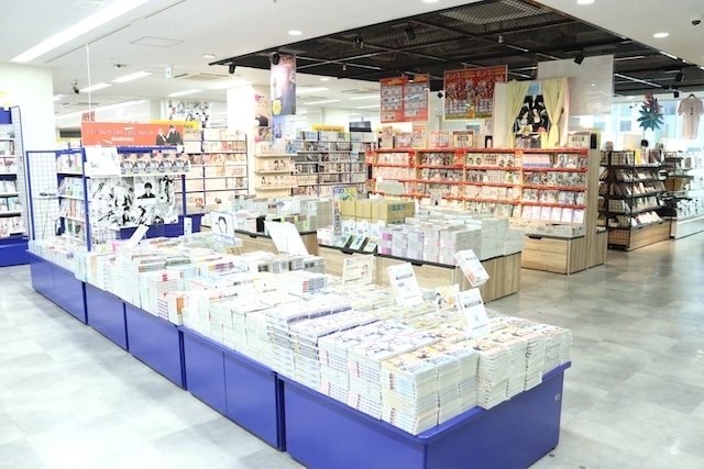 フェア「『新テニスの王子様』サマーフェア2025」が開催中！　コミックス『ブルーロック(35)』 描き下ろしカイザー・ネス・五十嵐日常着SDステッカー付き特装版が発売！　ほか［今日のアニメイト池袋本店］-14