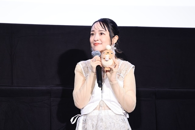 『映画 おでかけ子ザメ とかいのおともだち』初日舞台挨拶に花澤香菜さん・潘めぐみさん・久野美咲さんら登壇！　キャラクタービジュアル第5弾、入場者特典第2弾情報も公開-3