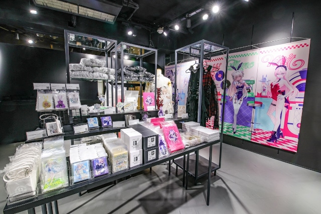 ▲2階「Mirror Land」では主にグッズを販売。