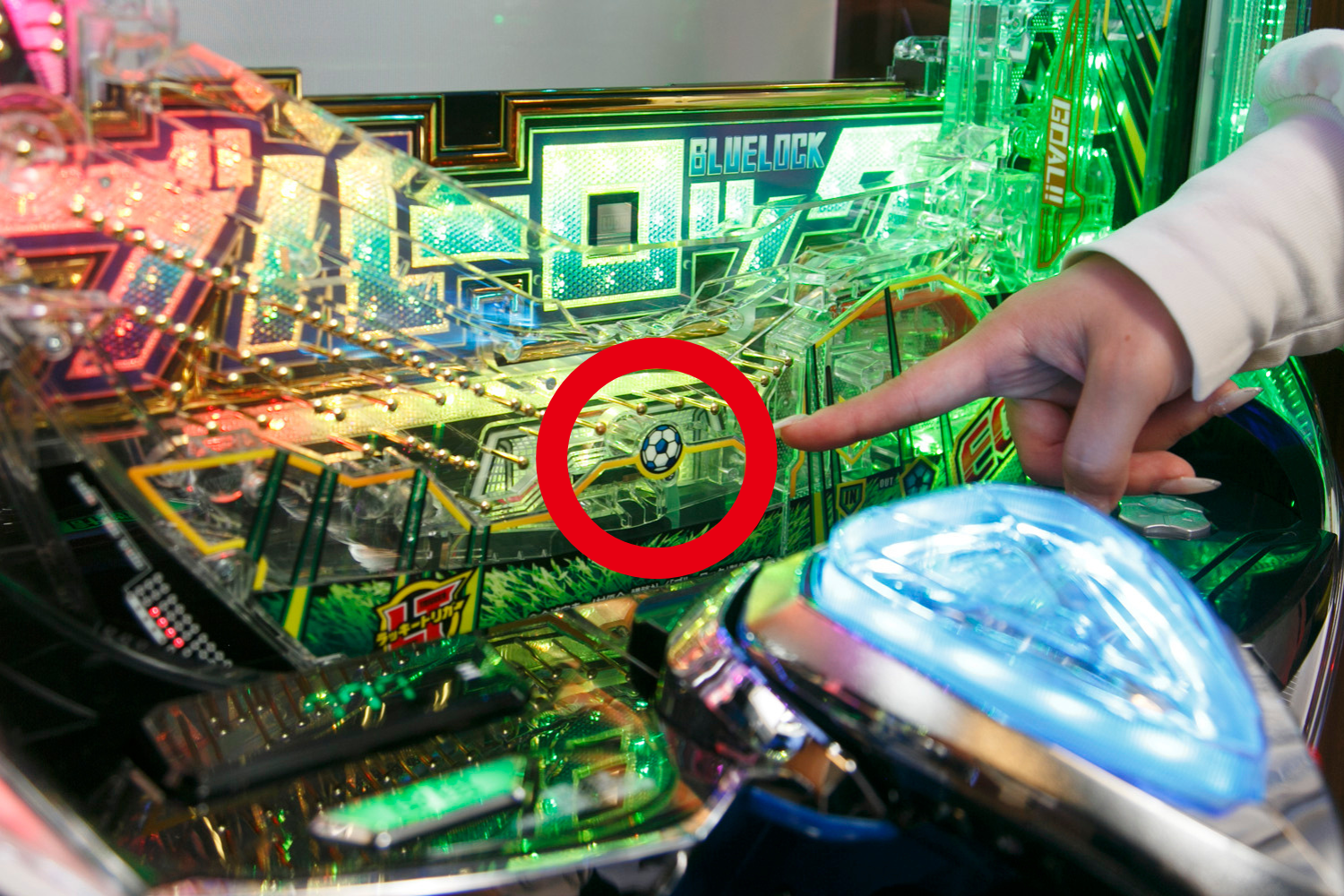 ▲このサッカーゴールに玉が入るよう打っていきます。左側を通して、サッカーゴールを狙う。これだけでいいそう。