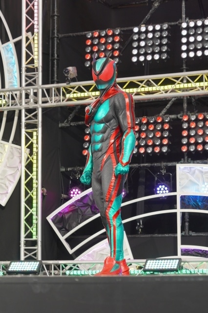 『仮面ライダーゼッツ』制作発表記者会見にて全貌が公開！　メインキャストに堀口真帆・三嶋健太・小貫莉奈・八木美樹・古川雄輝｜主題歌を澤野弘之トータルプロデュース・NAQT VANE（ナクトベイン）が担当-2