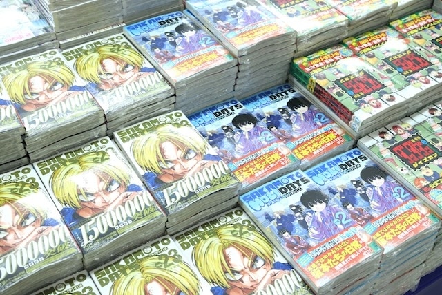 フェア「『新テニスの王子様』サマーフェア2025」が開催中！　コミックス『ブルーロック(35)』 描き下ろしカイザー・ネス・五十嵐日常着SDステッカー付き特装版が発売！　ほか［今日のアニメイト池袋本店］-15