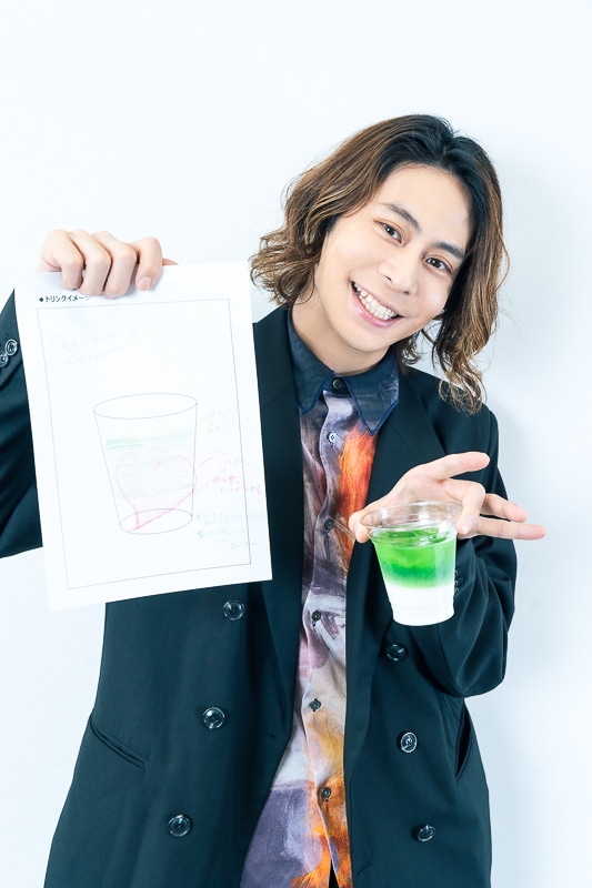 コラボドリンク史上、空前絶後の一品が誕生!? 永山たかしさん、KIMERUさん、鯨井康介さんが『鉄ミュ』らしさ溢れるコラボドリンクを発案! 「ミュージカル『青春-AOHARU-鉄道』コンサート Rails Live2025」で販売するコラボドリンクの制作裏をレポート-6