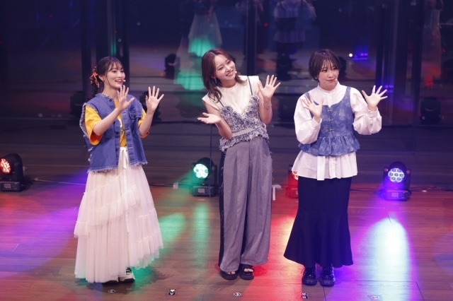 青山吉能さんからのクイズ大会開催!? アニメ『帝乃三姉妹は案外、チョロい。』日向未南さん、天海由梨奈さん、古賀葵さんが登壇&「日曜日のメゾンデ」によるライブも披露された「Aniplex Online Fest 2025」ステージオフィシャルレポート-2