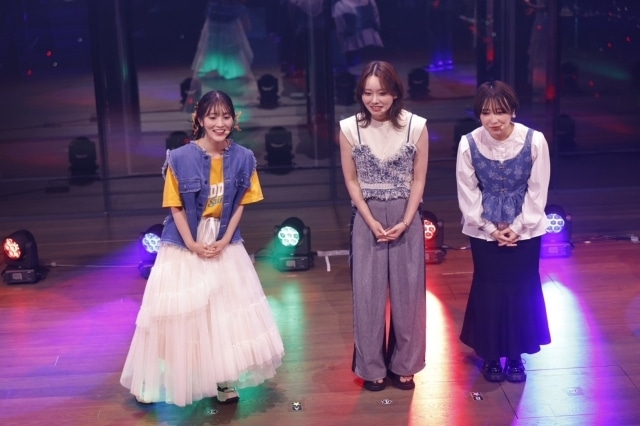 青山吉能さんからのクイズ大会開催!? アニメ『帝乃三姉妹は案外、チョロい。』日向未南さん、天海由梨奈さん、古賀葵さんが登壇&「日曜日のメゾンデ」によるライブも披露された「Aniplex Online Fest 2025」ステージオフィシャルレポート-4