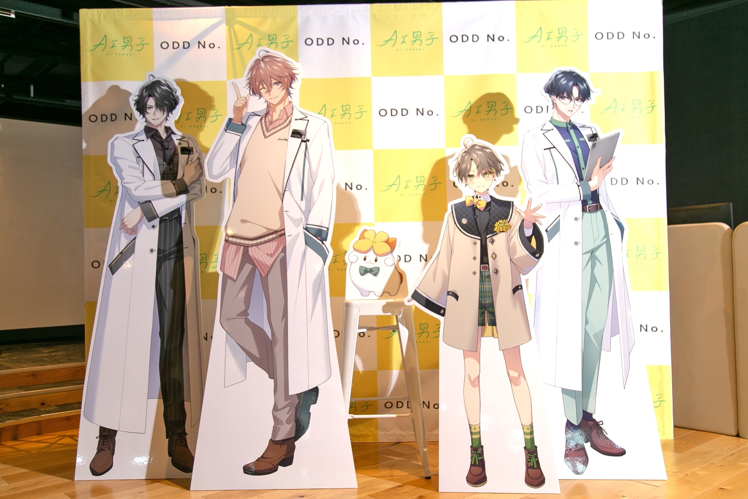 ▲左から朝見霧人、宵星 類、ピポ、カナタ、日高はじめ。