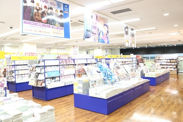 CD「ラブライブ！ 蓮ノ空女学院スクールアイドルクラブ 2ndユニットスプリットシングル「可惜夜花火 / ブルウモーメント/ Very! Very! COCO夏っ / フュージョンクラスト」」やコミックス『山田ノノノ初期短編集』が発売！　ほか［今日のアニメイト池袋本店］-17