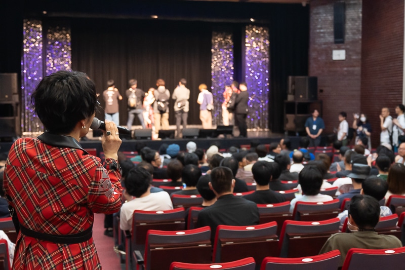 えなこさんがSNSへの書き込み厳禁なギリギリ話を暴露!?　8年続く番組の集大成イベントでぶっちゃけトーク＆ライブを披露！　えなこさん＆青木佑磨さんによる「えなこの〇〇ラジオPresents えなこの〇〇 Party!」レポート-48