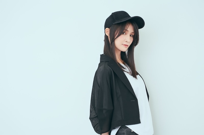 純真でまっすぐでチャーミング！　味わいのある梨田ありさを「演じていて、とっても楽しくて！」──アニメ『笑顔のたえない職場です。』梨田ありさ役・小林ゆうさん×原作・くずしろさん対談インタビュー