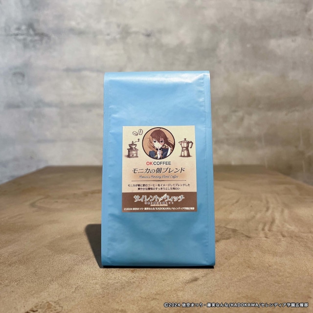 コーヒーショップ「OK COFFEE」と、TVアニメ『サイレント・ウィッチ 沈黙の魔女の隠しごと』がコラボ! モニカ絵柄のマグカップで、至福の一杯を……♪-1